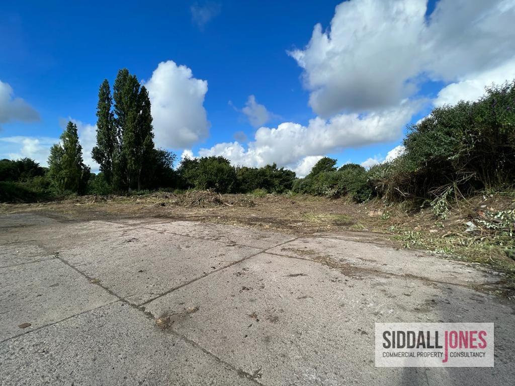 Woods Lane, Cradley Heath, West Midlands, B64 7AN Land £300,000