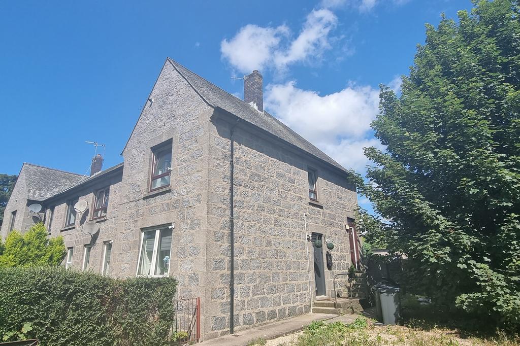 North Anderson Drive, Aberdeen AB16 3 bed flat to rent £750 pcm (£173 pw)