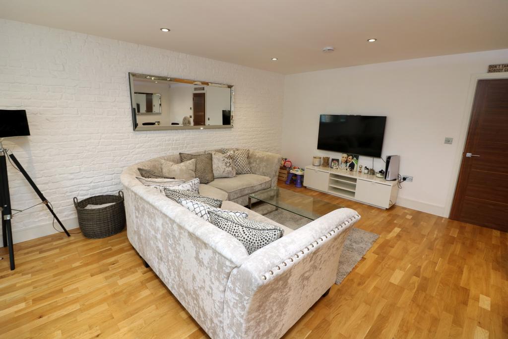 Flat 1, Old Auction House Lge Right