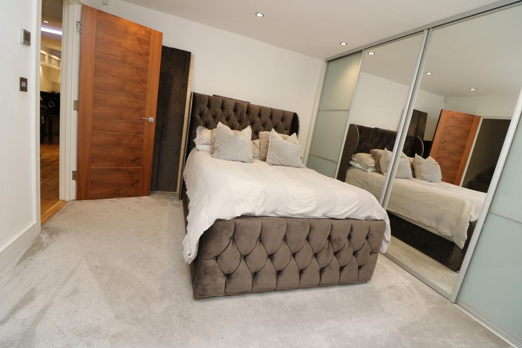 Flat 1, Old Auction House B2