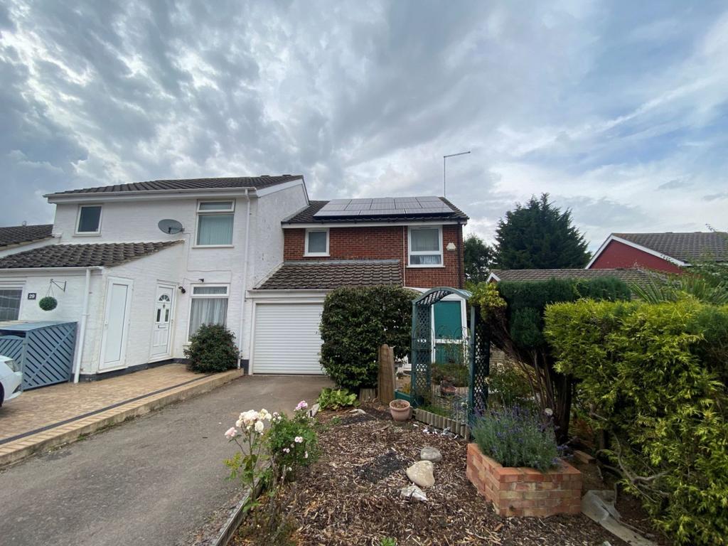 Viscount Road, Rectory Farm... 3 bed end of terrace house £225,000