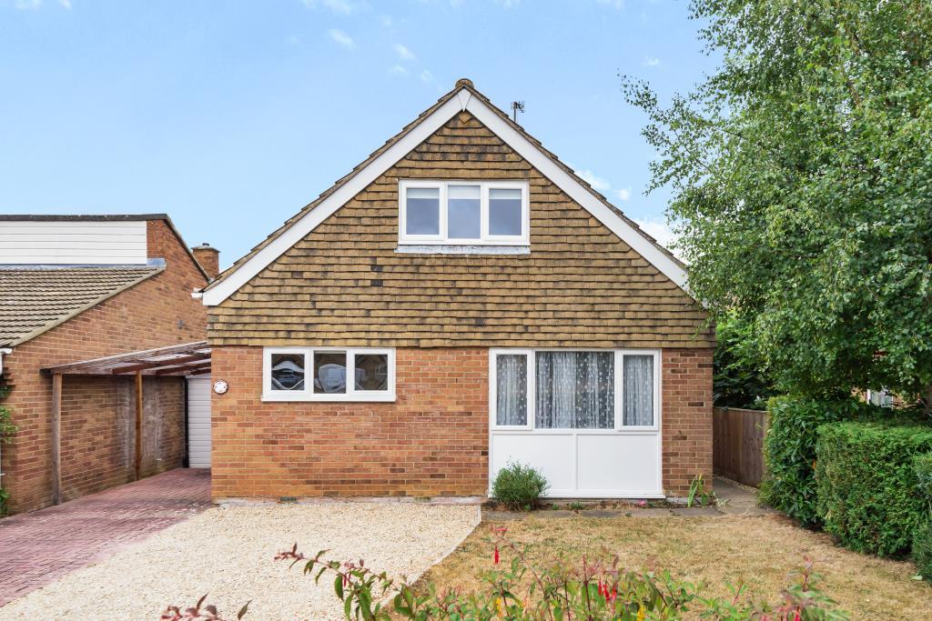 Yarnton, Oxfordshire, OX5 3 bed semidetached house £1,750 pcm (£404 pw)