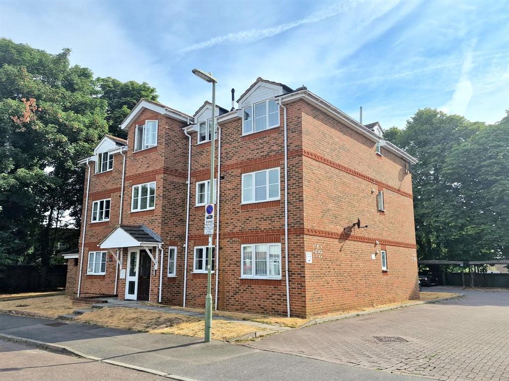 Sylvan Court, Sherborne Road 2 bed apartment - £1,150 pcm (£265 pw)