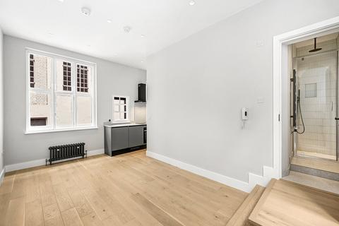 Studio to rent, Duck Lane, Soho, W1F