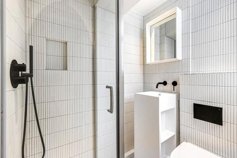 Studio to rent, Duck Lane, Soho, W1F