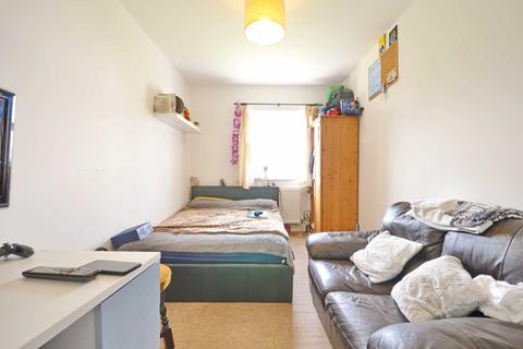 1 bedroom in a house share to rent, Manor Road, Fishponds