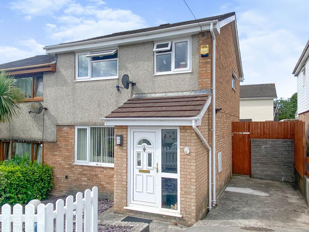 Barnes Avenue, Cefn Glas, Bridgend County. CF31 4TT 3 bed semidetached