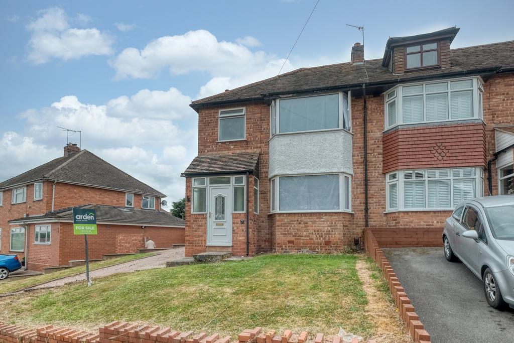 Meadowhill Crescent, Riverside, Redditch B98 8HT 3 bed semidetached