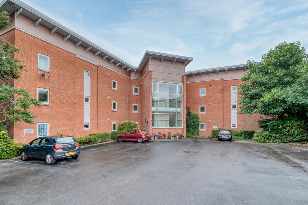 Birchfield Road, heath, Redditch B97 4NJ 2 bed ground floor flat for
