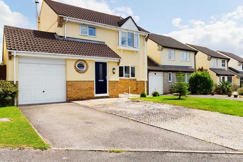 19 Amble Road, Callington, PL17 7QE