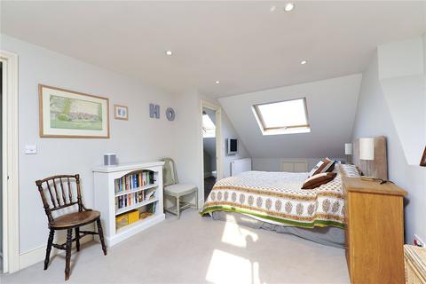 4 bedroom terraced house to rent - Muncaster Road, SW11