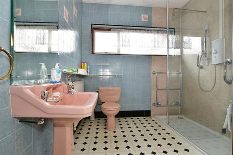 230 Singlewell Road, Gravesend, DA11 7RE