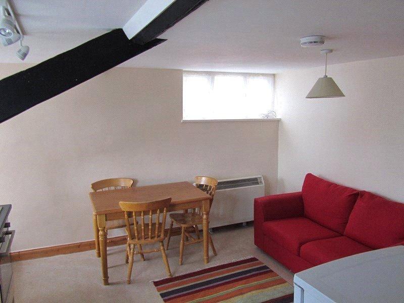 Kitchen/Lounge Area
