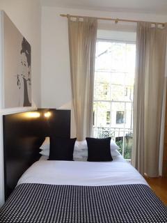 Studio to rent, Cartwright Gardens, Bloomsbury, London, WC1H