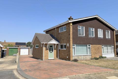 10 Beverley Close, Lowestoft, NR33 8QQ