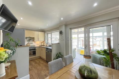 10 Beverley Close, Lowestoft, NR33 8QQ
