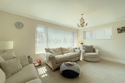10 Beverley Close, Lowestoft, NR33 8QQ