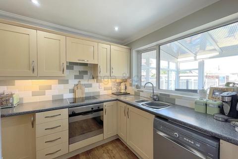 10 Beverley Close, Lowestoft, NR33 8QQ
