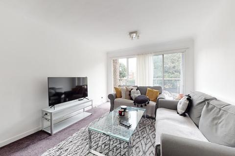 2 bedroom flat for sale, Claydon House, Holders Hill Road NW4