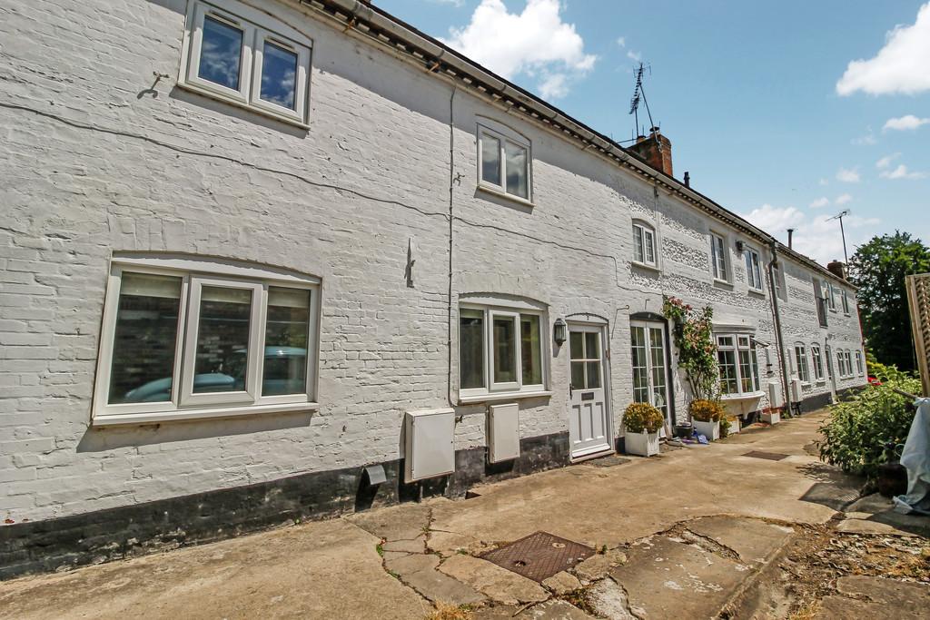 Ramsbury 3 bed terraced house £1,250 pcm (£288 pw)