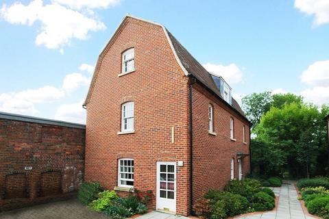 3 bedroom apartment for sale, Harley Court, Marlborough