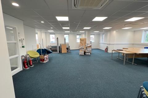Office to rent - 2nd Floor, 140 Broad Street, Hanley, Stoke-on-Trent, ST1 4HP