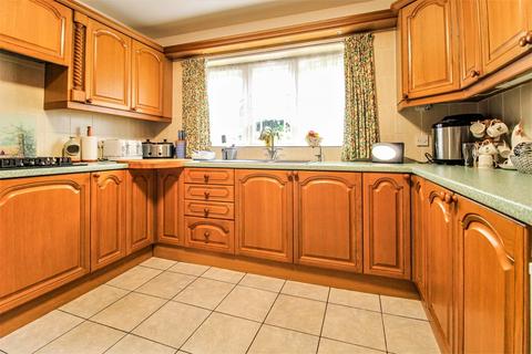 4 bedroom detached house for sale - Orchid Close, Swindon