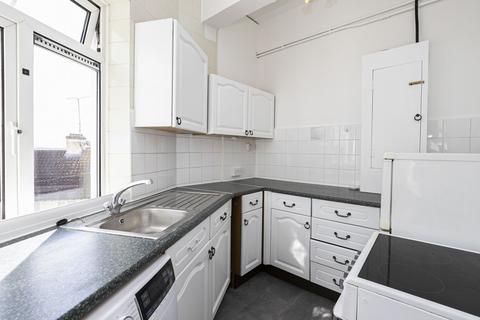 Studio to rent, North End, Buckhurst Hill, IG9