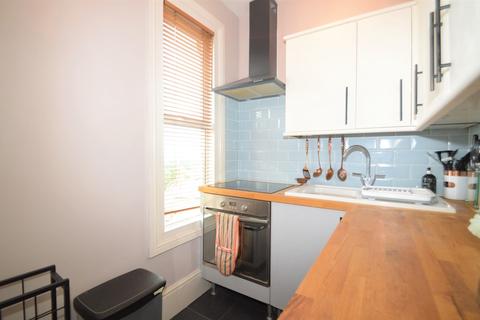 9b Brent Road, London, SE18 3DR