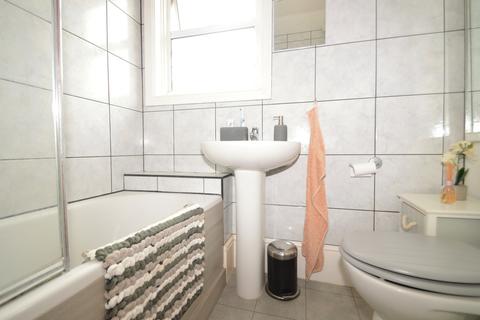 9b Brent Road, London, SE18 3DR