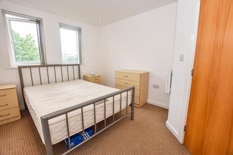 2 bedroom flat to rent, Platt House, 5 Elmira Way, Salford, M5
