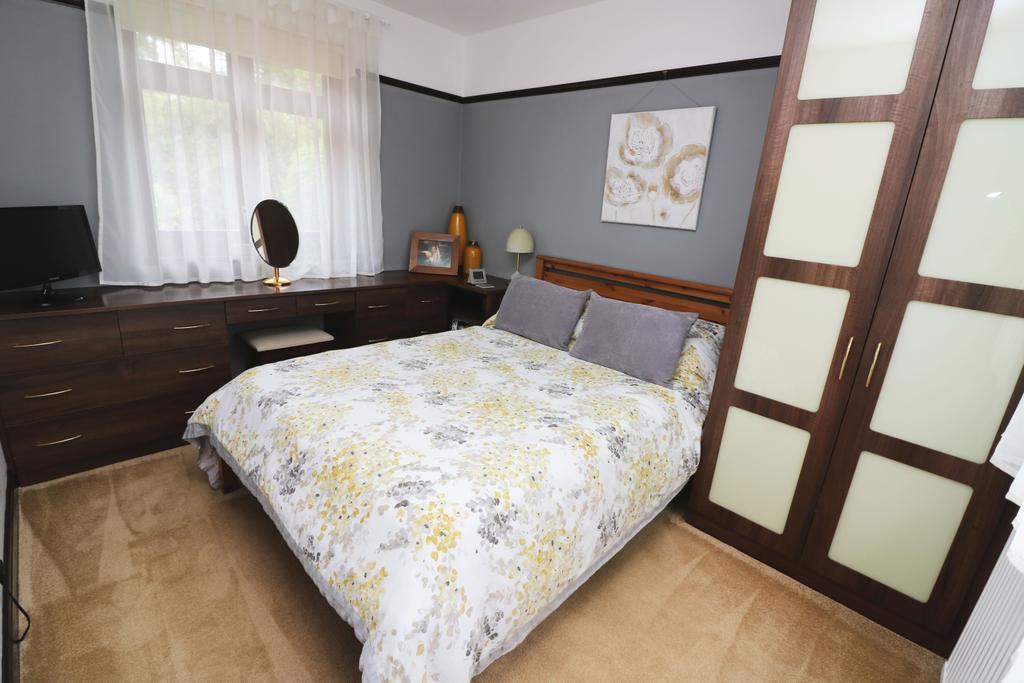 19 Budebury Road B2