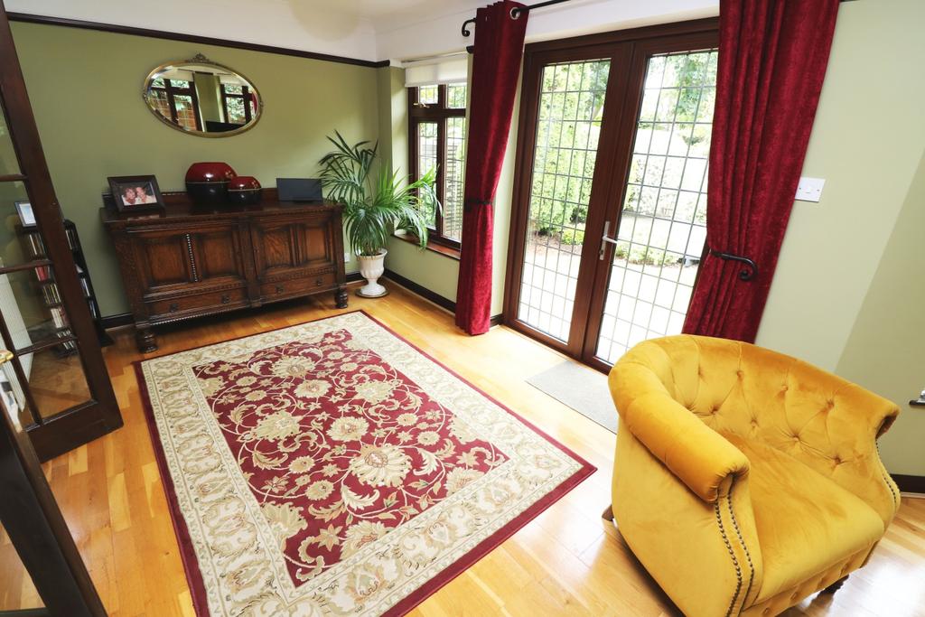 19 Budebury Road Fam Rm Left
