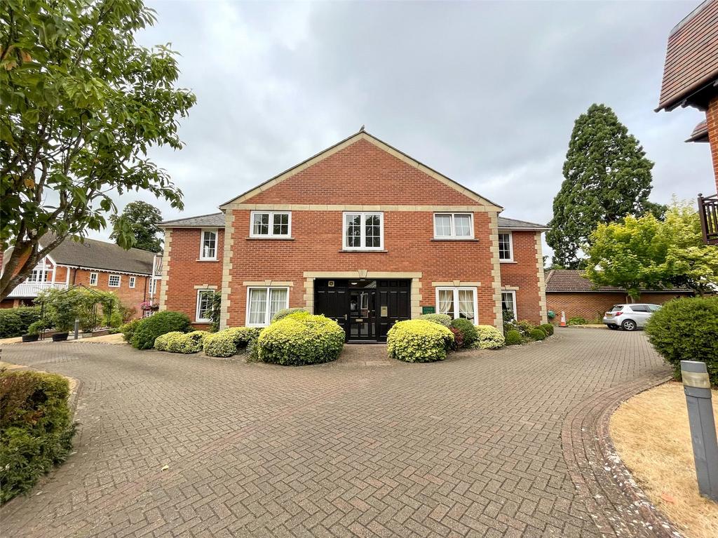 Hartley Wintney RG27 1 bed apartment for sale £200,000