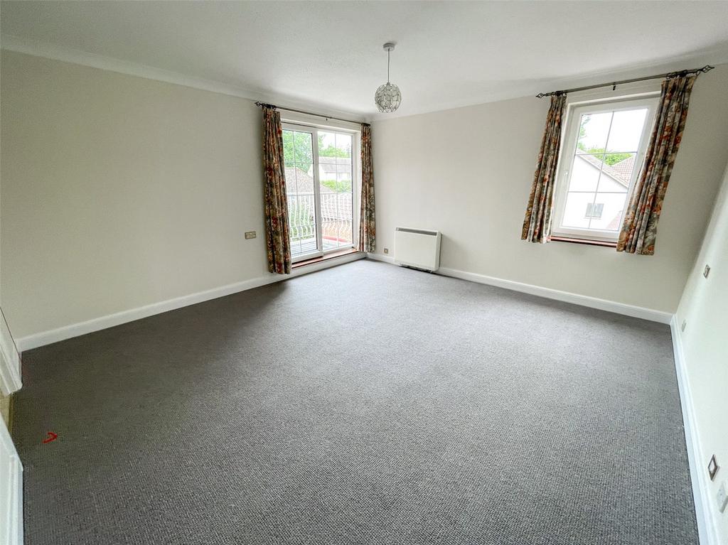 Hartley Wintney RG27 1 bed apartment for sale £185,000