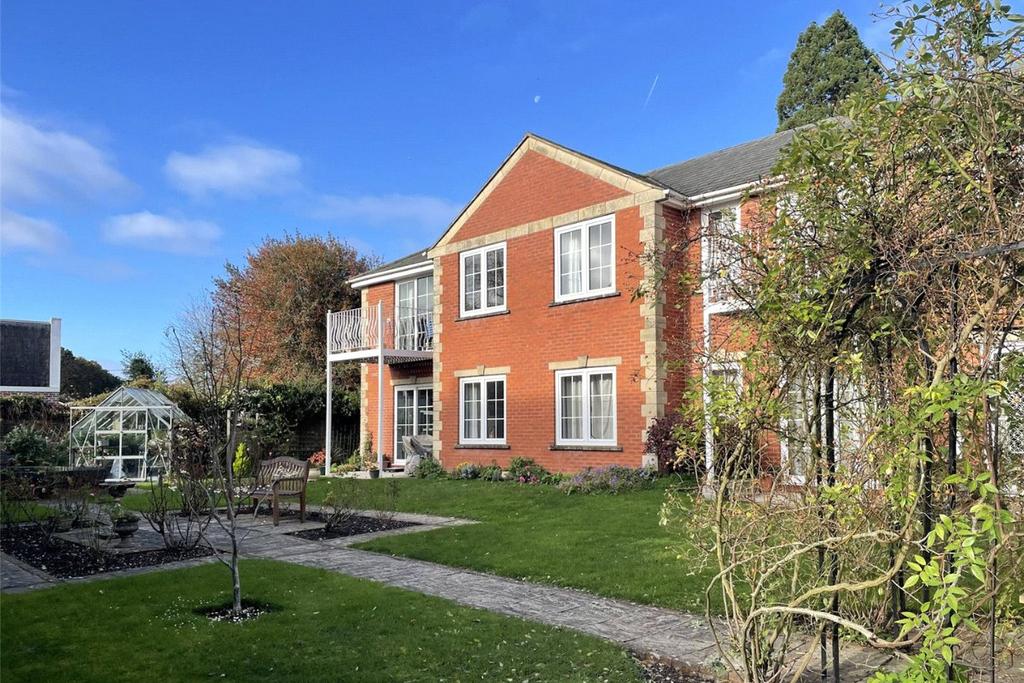 Hartley Wintney, Hartley Wintney RG27 1 bed apartment for sale £165,000