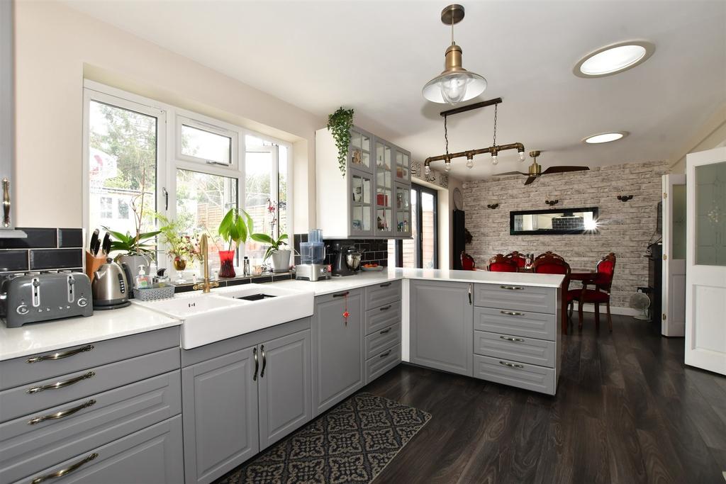 Kitchen/ Breakfast Room