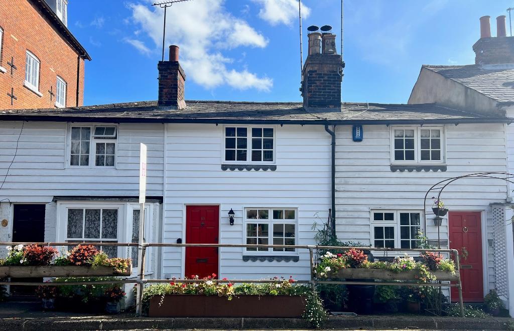 Waterloo Road, Cranbrook, Kent, TN17 3JG 2 bed terraced house for sale