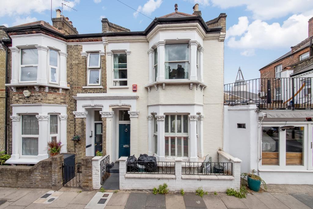 Eccles Road, London, SW11 4 bed terraced house £4,000 pcm (£923 pw)