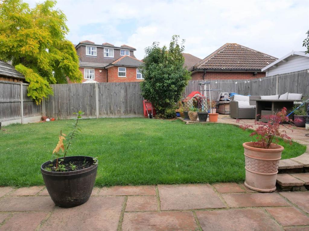 Woolbrook Close, Rainham, Kent 4 bed detached house £1,600 pcm (£369 pw)