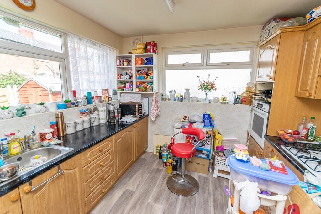 Burnside Avenue, Blackpool, FY4 2 bed semidetached bungalow £120,000