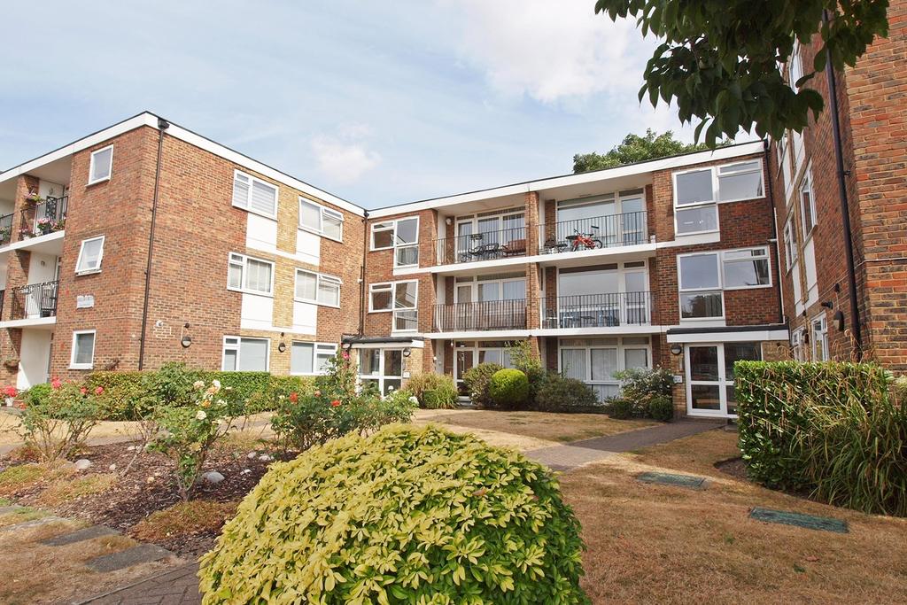 Court Downs Road, Beckenham, BR3 1 bed flat £325,000