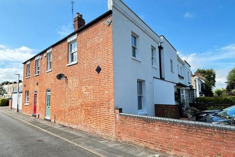 2 bedroom semi-detached house to rent, Edwy Parade, Gloucester