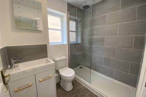 2 bedroom semi-detached house to rent, Harvest Close, Bristol