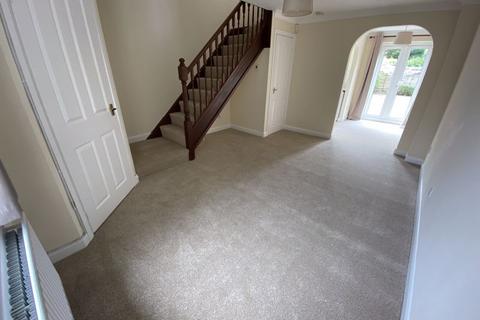 2 bedroom semi-detached house to rent, Harvest Close, Bristol