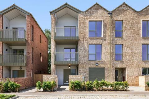 Flat 1, 8 Malling Close, Croydon, CR0 7YD