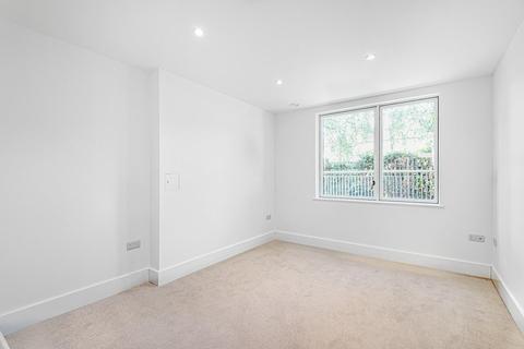 Flat 1, 8 Malling Close, Croydon, CR0 7YD