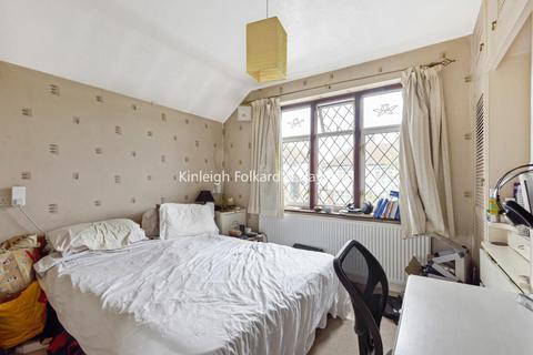 15 Elmstead Avenue, Chislehurst, BR7 6EF