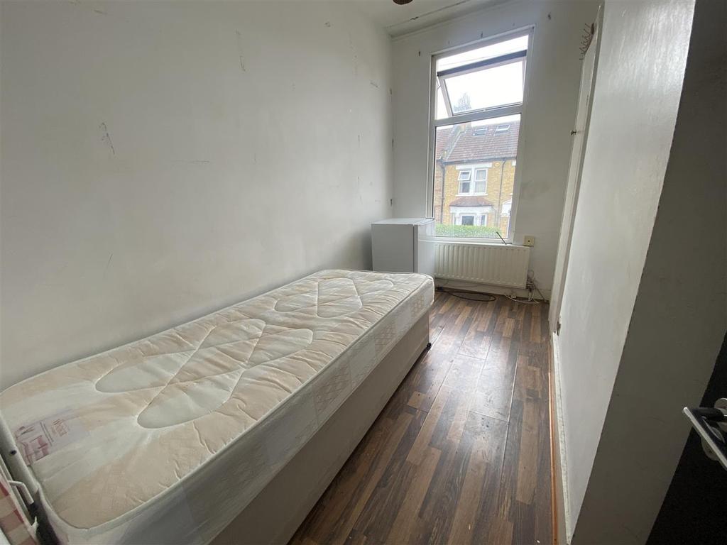 Melbourne Road, Walthamstow 1 bed private hall £450 pcm (£104 pw)