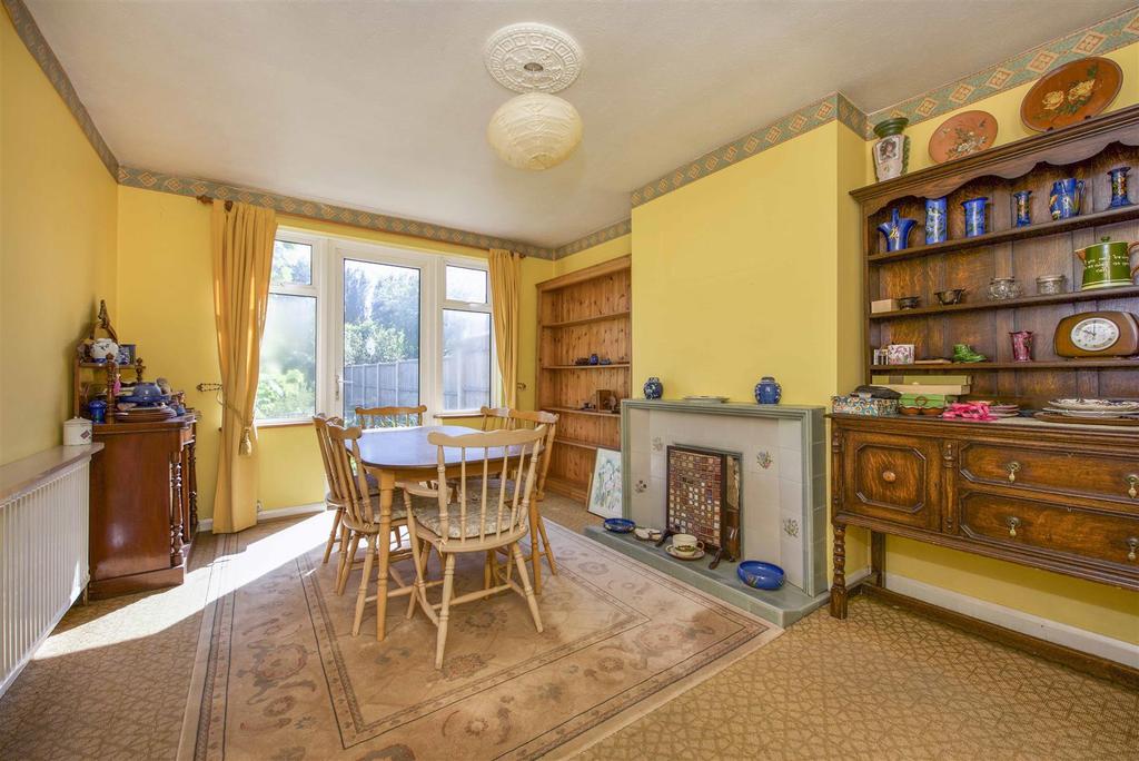 Burtons Road, Hampton Hill 3 bed semidetached house £975,000